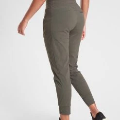 Athleta Trekkie North Jogger Pants - Women's Petite Sizes -Darn Tough Sales 3874d41a 585b 4dd6 bb21 9b2872f63b32