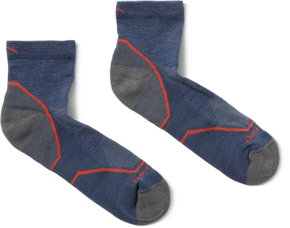 Darn Tough Light Hiker Quarter Lightweight Hiking Socks - Men's 1 Darn Tough Light Hiker Quarter Lightweight Hiking Socks - Men's