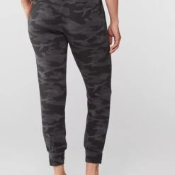 Athleta Salutation Jogger Pants - Women's 8 Athleta Salutation Jogger Pants - Women's -Darn Tough Sales e4f7ae63 b757 4ebe 8e7a 7dd0348f053a