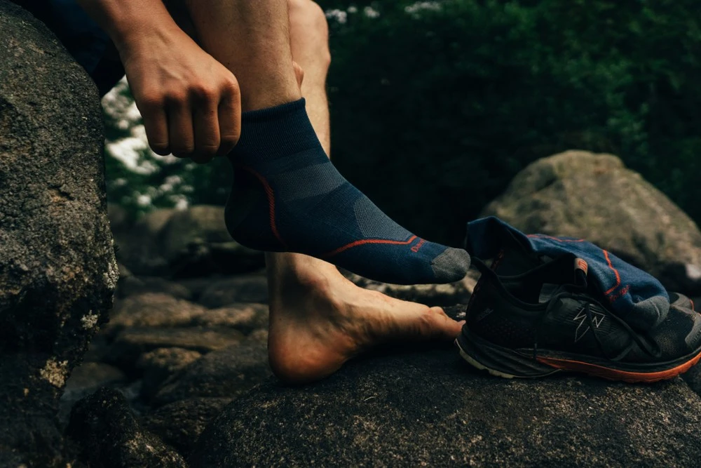 Darn Tough Light Hiker Quarter Lightweight Hiking Socks - Men's 4 Darn Tough Light Hiker Quarter Lightweight Hiking Socks - Men's - Image 4